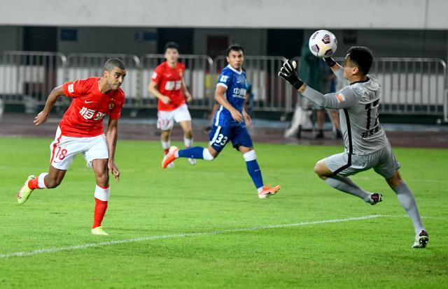 1628179243546023280.jpg 世界杯官方直播软件-严鼎皓已成郑智接班人?助攻王带广州队锁定争冠赛