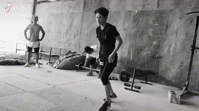 1616234933055040619.gif 世界杯直播app下载入口-蒋璐霞,不止乘风破浪