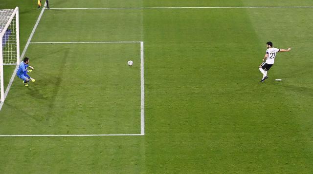 世界杯手机观看平台-刚攒回的信心又输掉了，勒夫拿世预赛“试错”值得吗